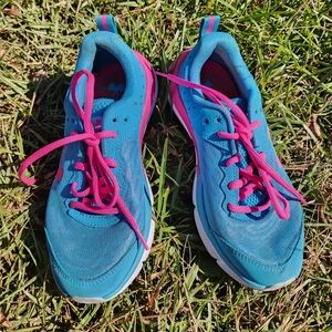 Under Armour Teal and Pink Athletic Shoes Size 4.5 Pink Blue Comfy Sneakers Kids
